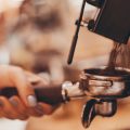Wie viel CO2 steckt in einer deutschen Tasse Kaffee? Ein kritischer Blick auf Lieferketten