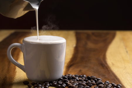 Milchaufschäumer und Dampflanze: So gelingt perfekter Milchschaum