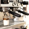 Kaffeeentzug und Arbeitsleben: Auswirkungen auf Konzentration, Produktivität und soziale Interaktionen