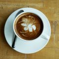 Eiskaffee und Kaffeeeis: Von der Sommererfrischung zum cremigen Dessert
