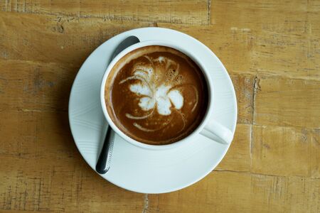 Eiskaffee und Kaffeeeis: Von der Sommererfrischung zum cremigen Dessert