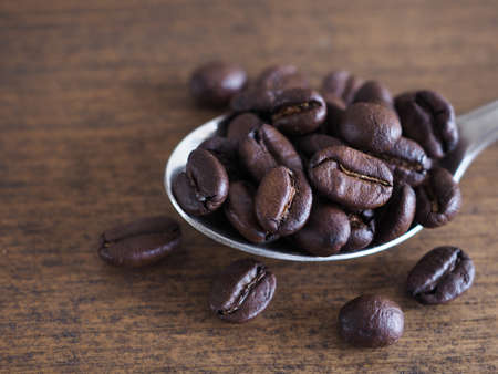 Nachhaltigkeit in der Kaffeeröstung: Industrielle Massstäbe versus handwerkliche Prinzipien
