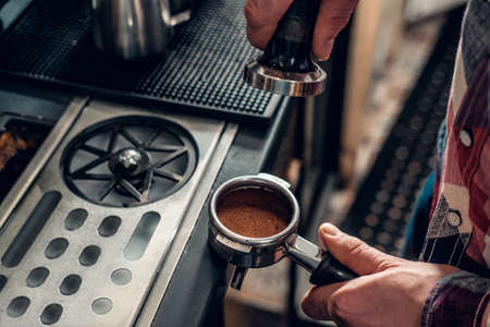 Unterschiede zwischen Bio-Kaffee und Fair-Trade-Kaffee: Was bedeuten die Siegel wirklich?