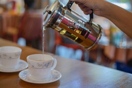 Die Geschichte der French Press: Von der Erfindung bis zum deutschen Frühstückstisch