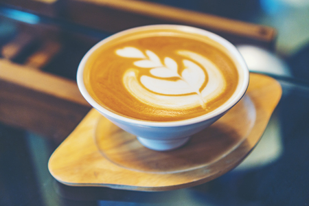 Geschmackliche Nuancen von Arabica und Robusta: Wie Herkunft und Verarbeitung die Tasse prägen