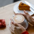Milchalternativen und vegane Trends beim Cold Brew in deutschen Großstädten