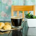 Vegane und glutenfreie Kaffee-Dessert-Paarungen in Deutschland